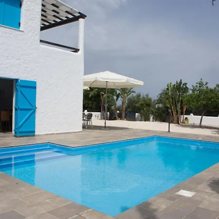 Votsalo Villa Pomos